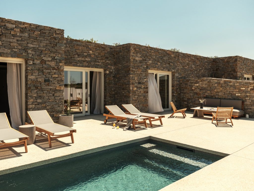 grand-private-pool-luxury-hotel-naousa-paros-010