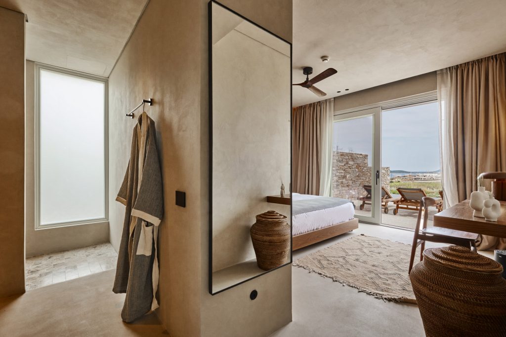 grand-private-pool-luxury-hotel-naousa-paros-013