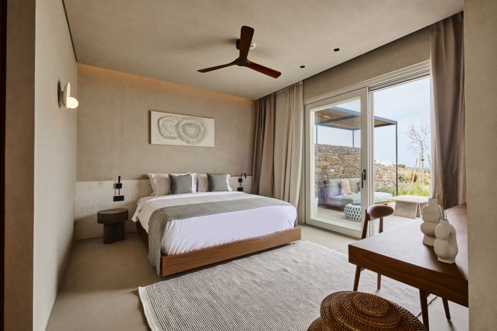 grand-private-pool-luxury-hotel-naousa-paros-017